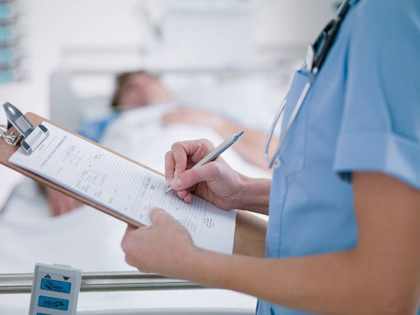 nurse-tending-patient-in-intensive-care